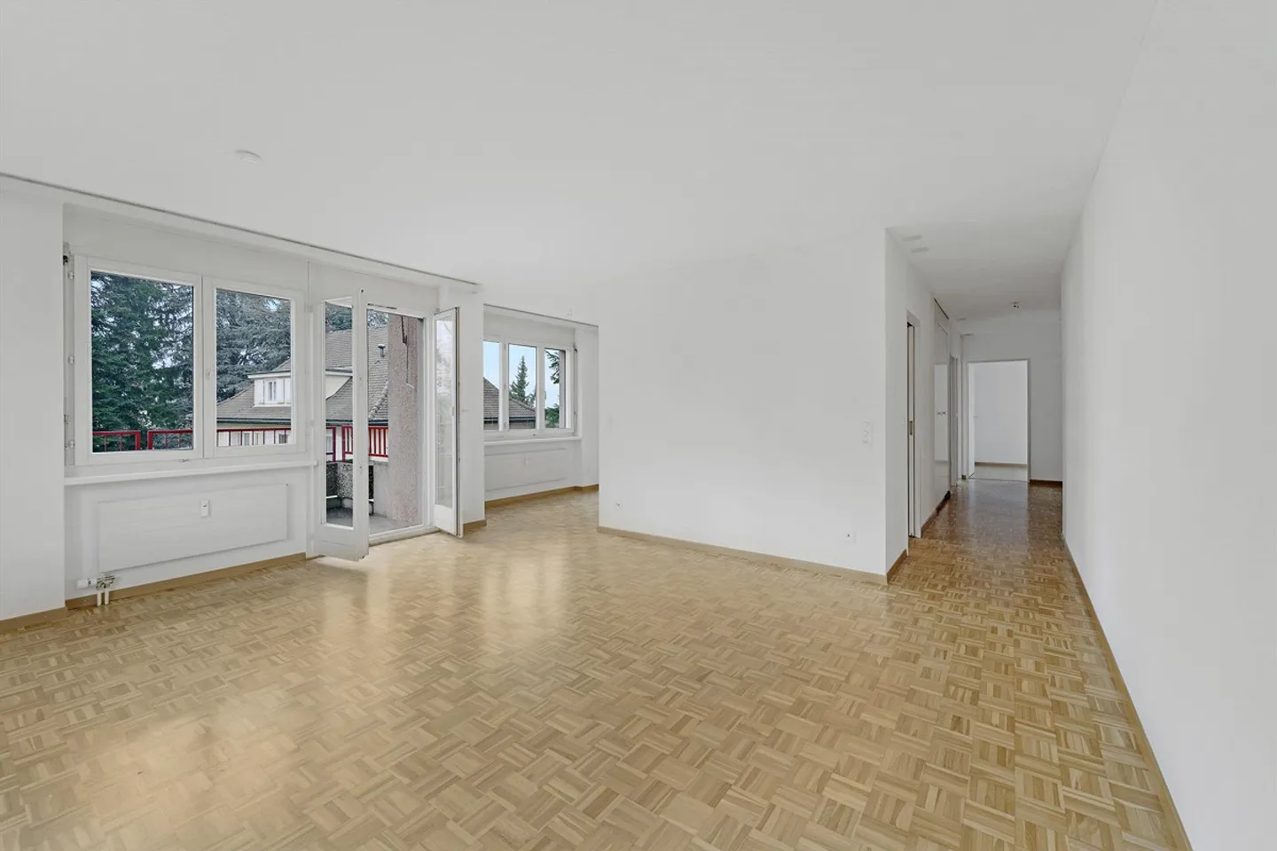 Vie de rêve dans le vert : spacieux appartement de 4,5 pièces au rez-de-chaussée - Photo 2 sur 6