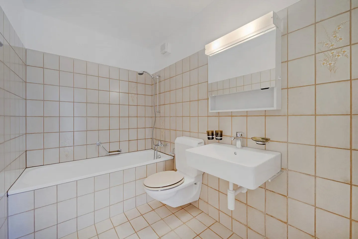 Vie de rêve dans le vert : spacieux appartement de 4,5 pièces au rez-de-chaussée - Photo 4 sur 6