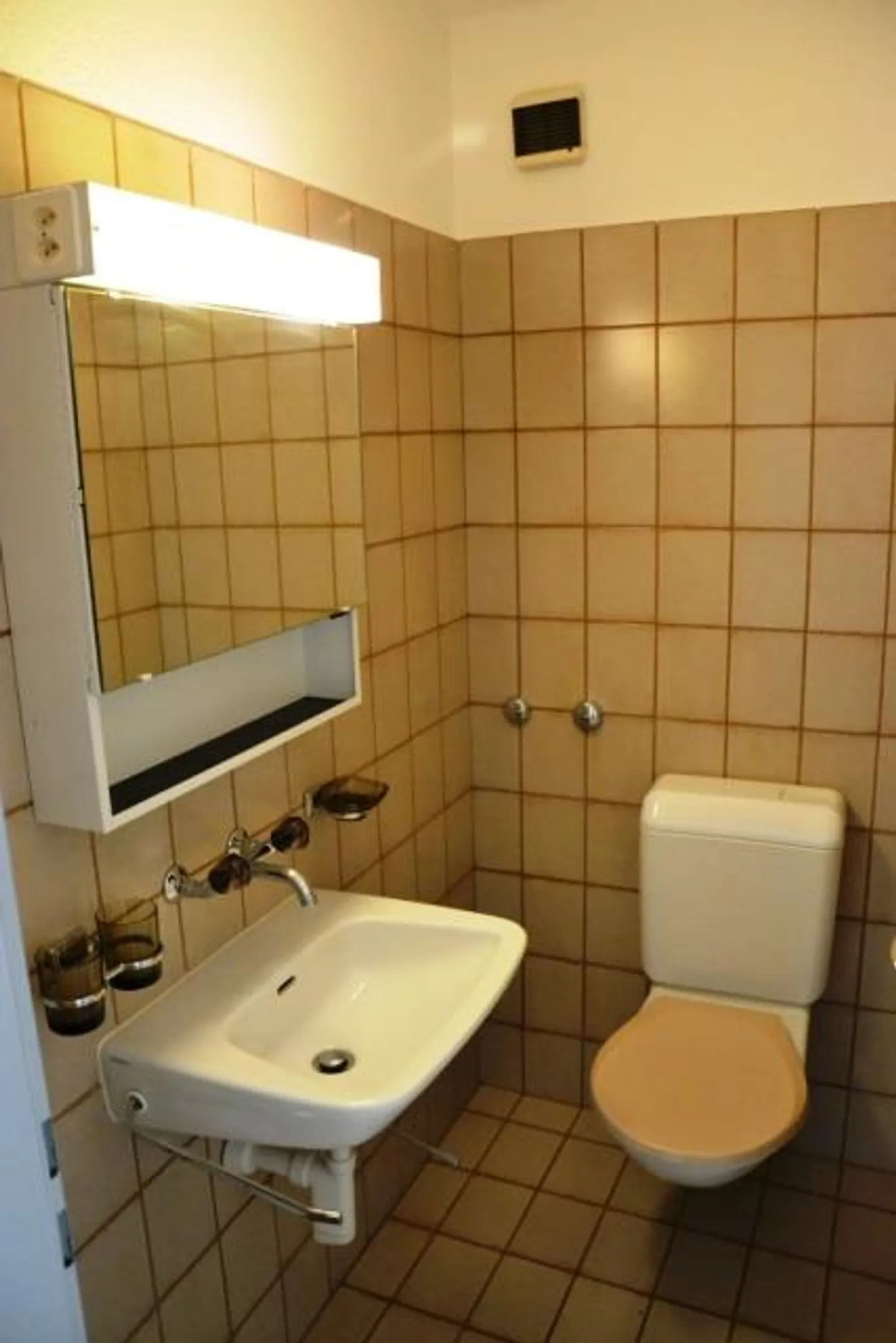 Vie de rêve dans le vert : spacieux appartement de 4,5 pièces au rez-de-chaussée - Photo 5 sur 6