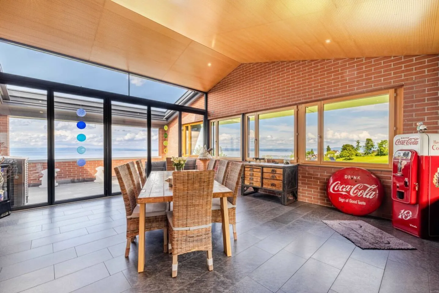 Premium Single-Family Home with Panoramic Lake View and Exceptional Plot Size - Photo 19 of 25
