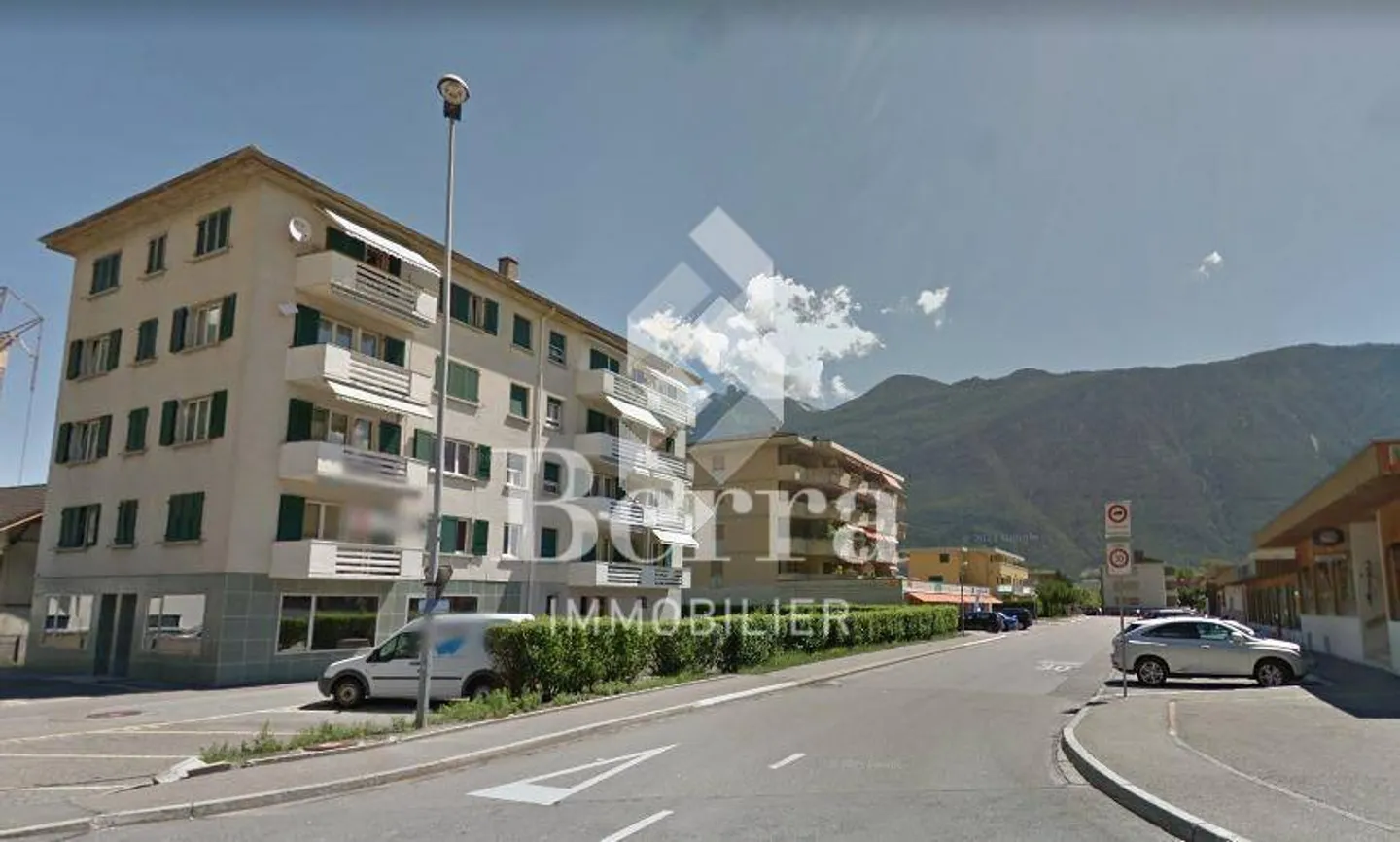 Close to downtown, excellent visibility! - Photo 1 of 1