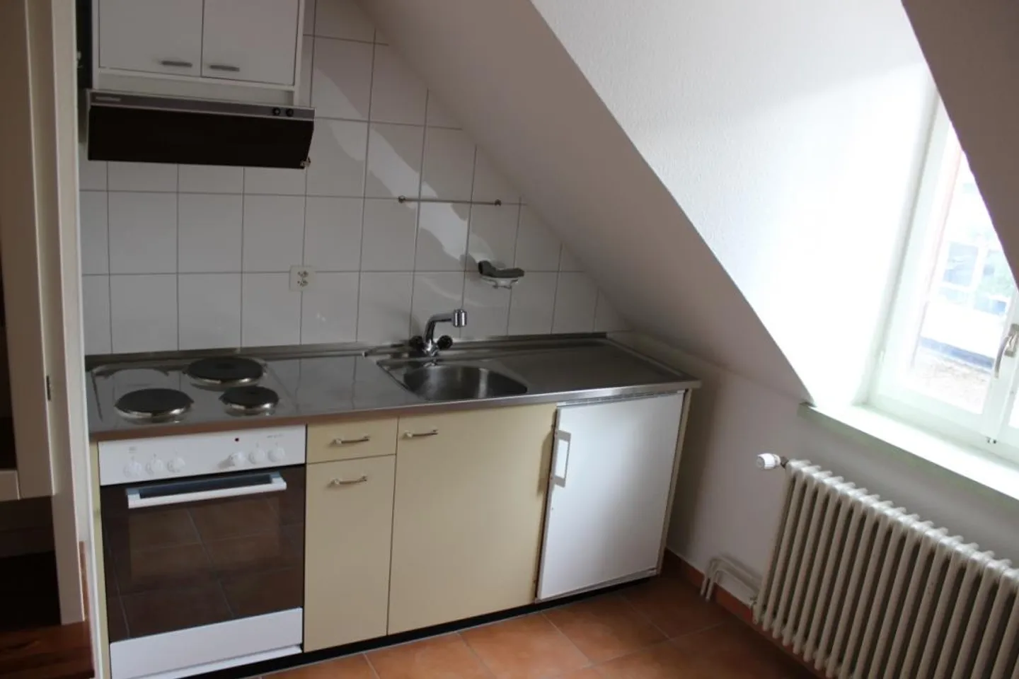 Accogliente appartamento mansardato di 3 stanze a Liestal, vicino all'ospedale/centro città - Foto 11 di 12
