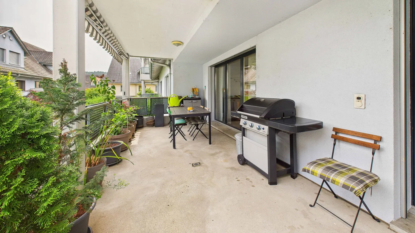 Appartement spacieux de 4,5 pièces avec balcon et agencement flexible des pièces - Photo 11 sur 12