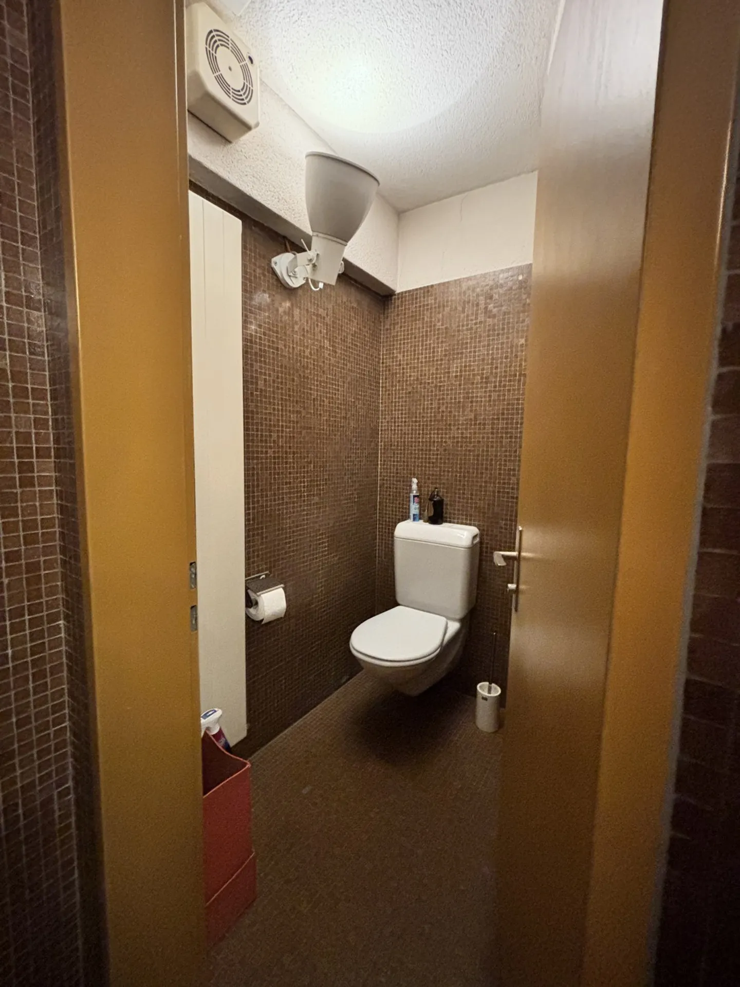 Attractive ground floor shop in a central location - Photo 5 of 16