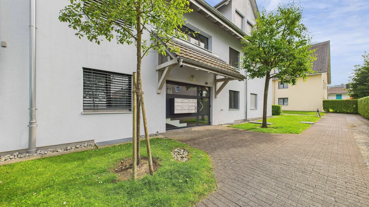 Appartement spacieux de 4,5 pièces avec balcon et agencement flexible des pièces - Photo 12 sur 12