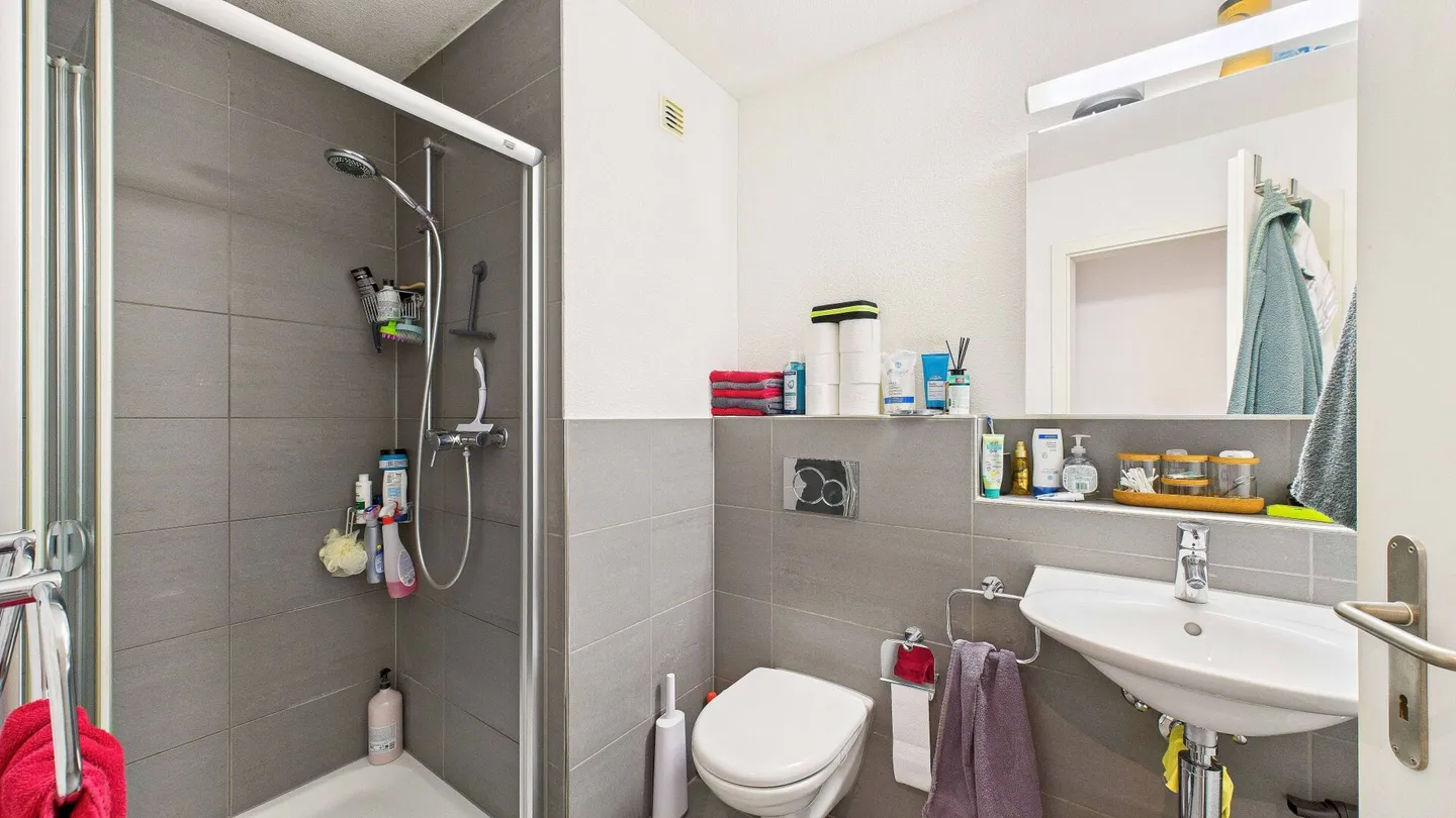 Appartement spacieux de 4,5 pièces avec balcon et agencement flexible des pièces - Photo 8 sur 12