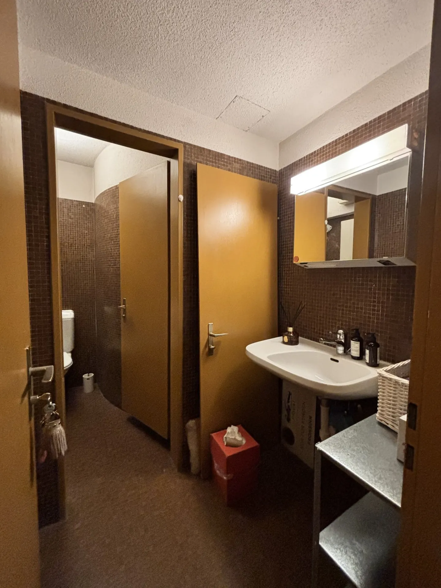 Attractive ground floor shop in a central location - Photo 6 of 16