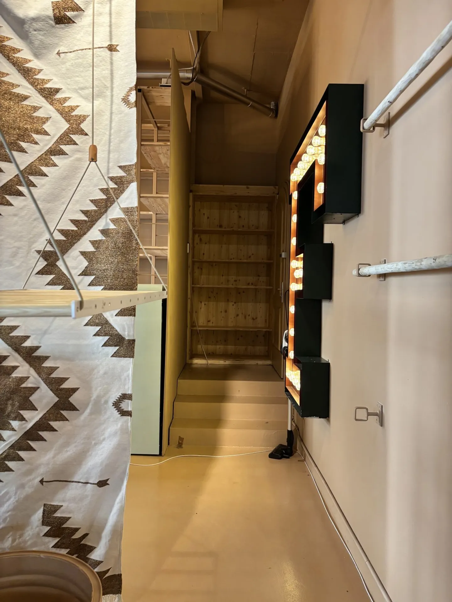 Attractive ground floor shop in a central location - Photo 8 of 16