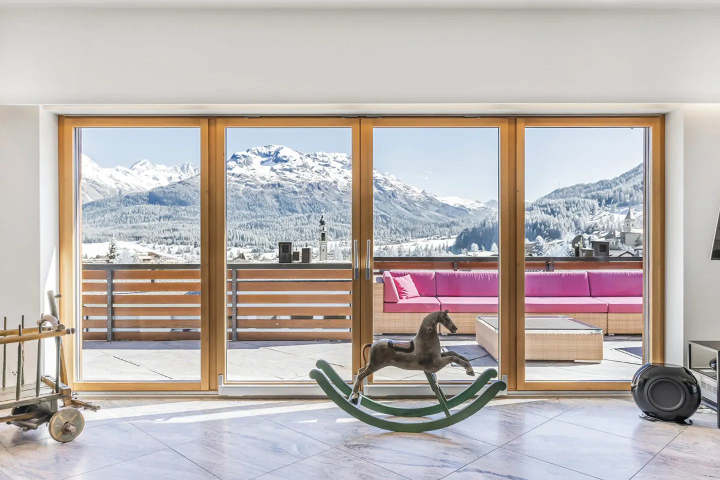 Samedan: Exklusive Ferienwohnung mit grosser Terrasse und Aussicht auf - Foto 1 von 7