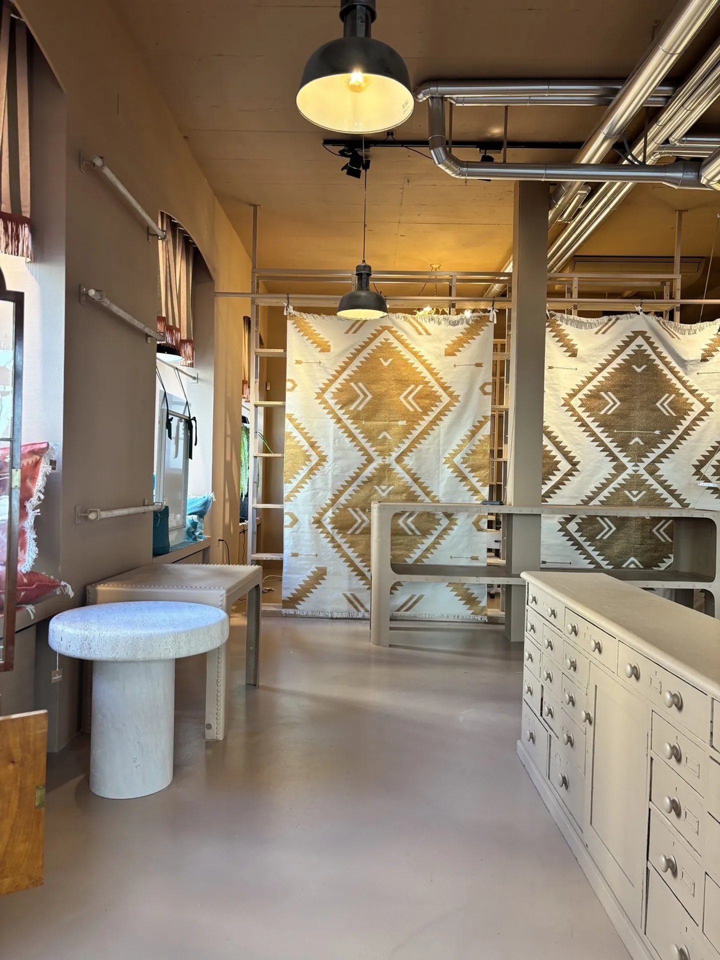 Attractive ground floor shop in a central location - Photo 13 of 16