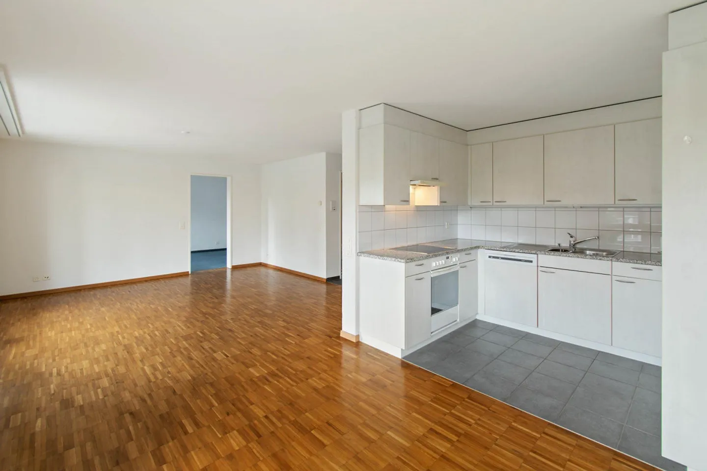 An Apartment to Fall in Love With.... - Photo 5 of 9