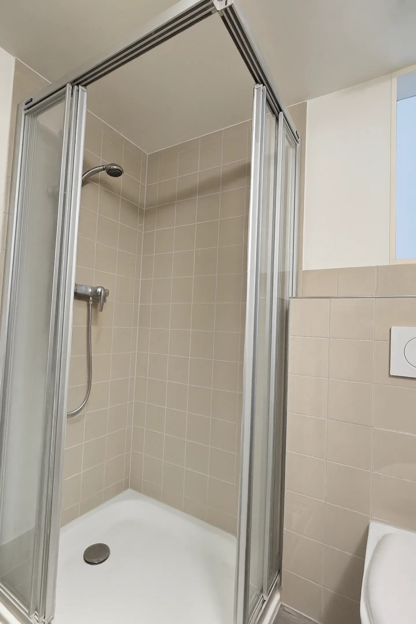 Terrasse ensoleillée dans un quartier calme - Photo 4 sur 6