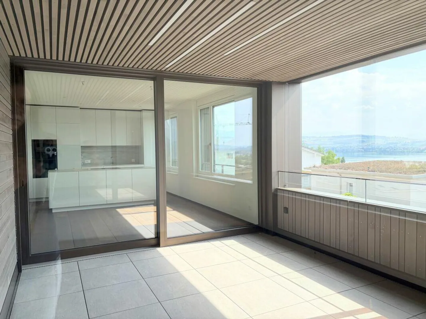 First occupancy - Spacious 3.5 room apartment with lake view - Photo 1 of 7