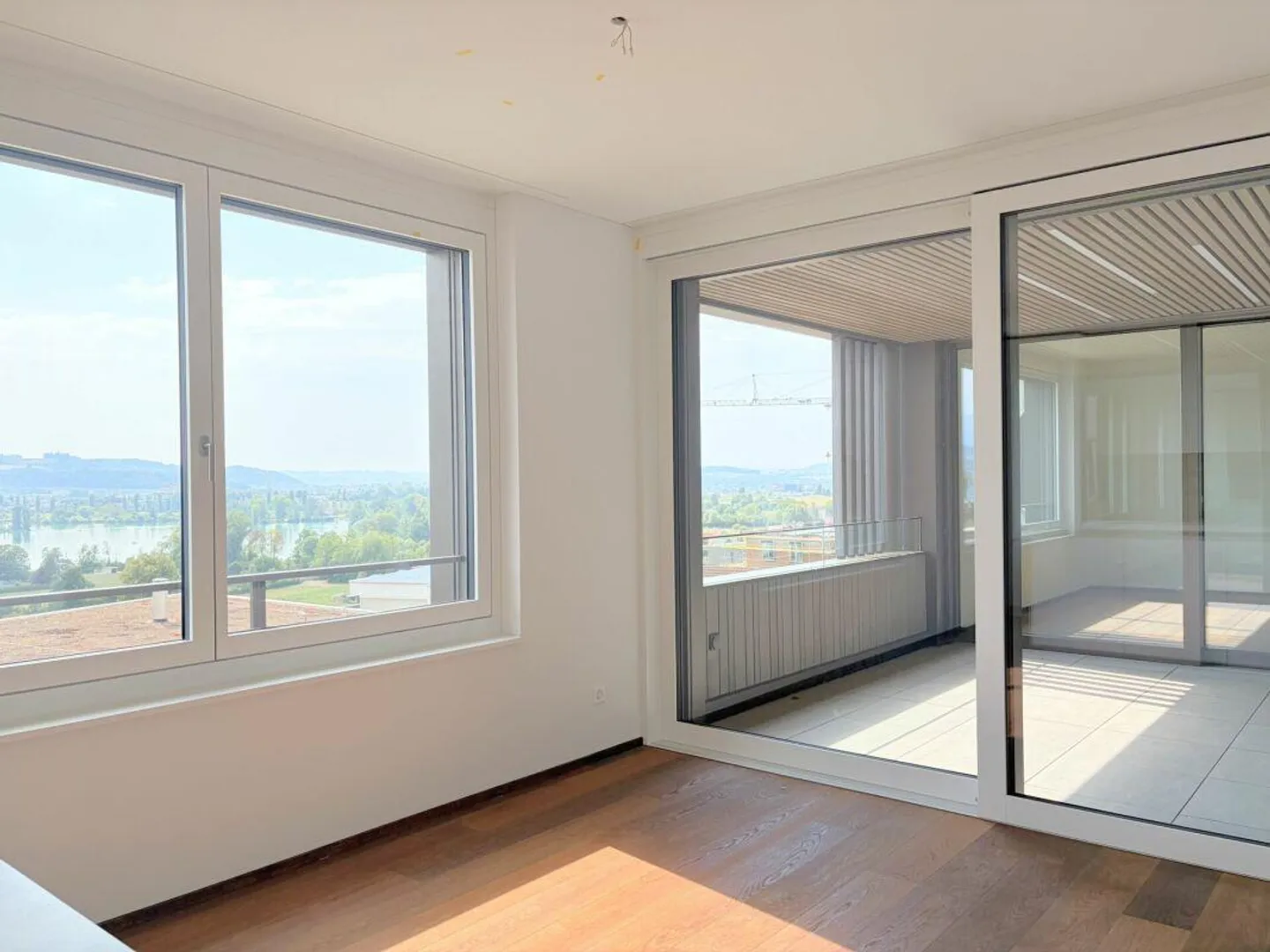 First occupancy - Spacious 3.5 room apartment with lake view - Photo 2 of 7