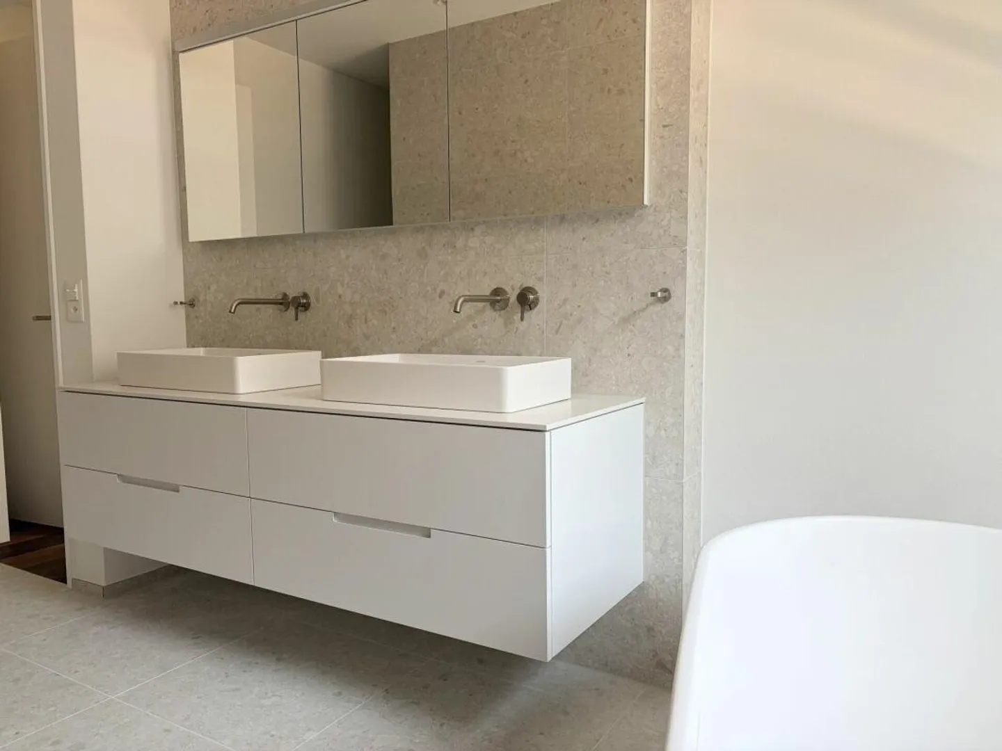 First occupancy - Spacious 3.5 room apartment with lake view - Photo 4 of 7