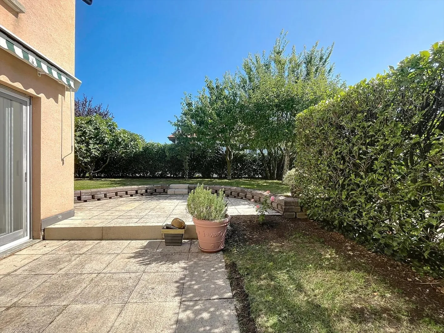Bella casa di famiglia con giardino - Foto 10 di 11