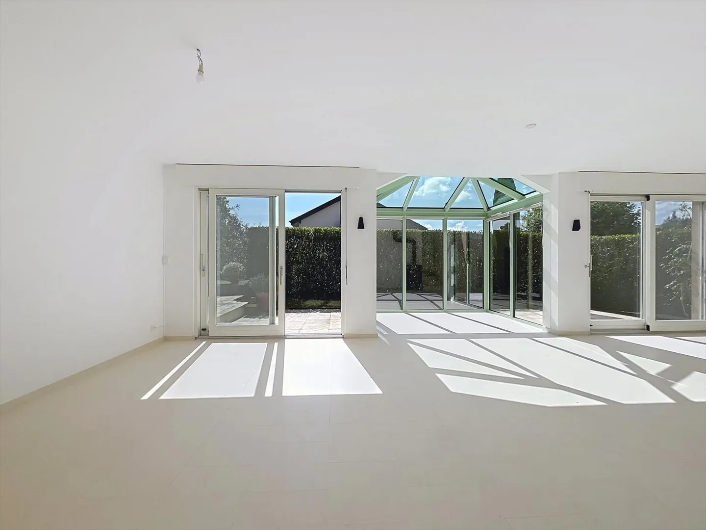 Bella casa di famiglia con giardino - Foto 3 di 11
