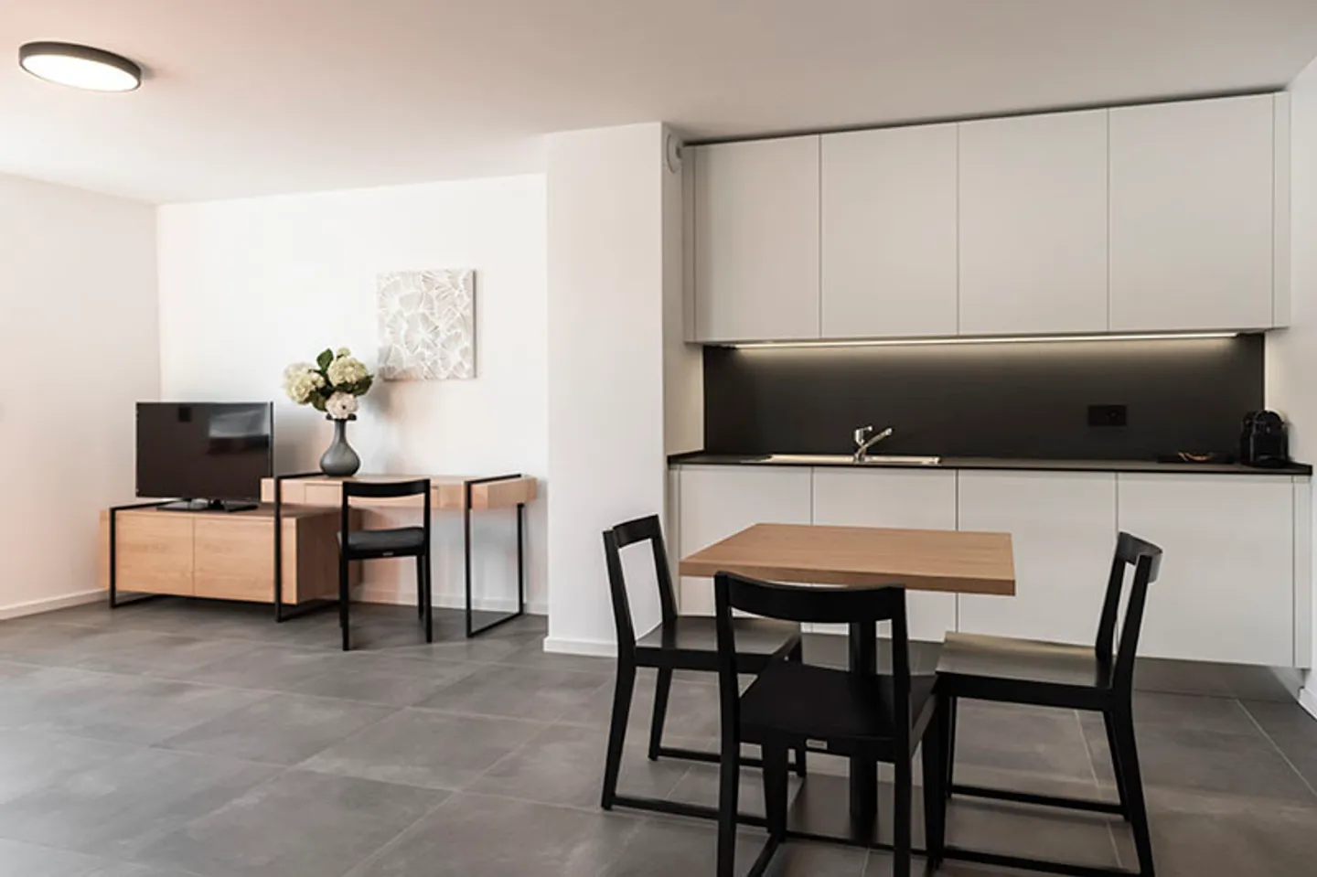 Studio meublé Grand d'environ 47m2 à 57m2 - Photo 4 sur 10