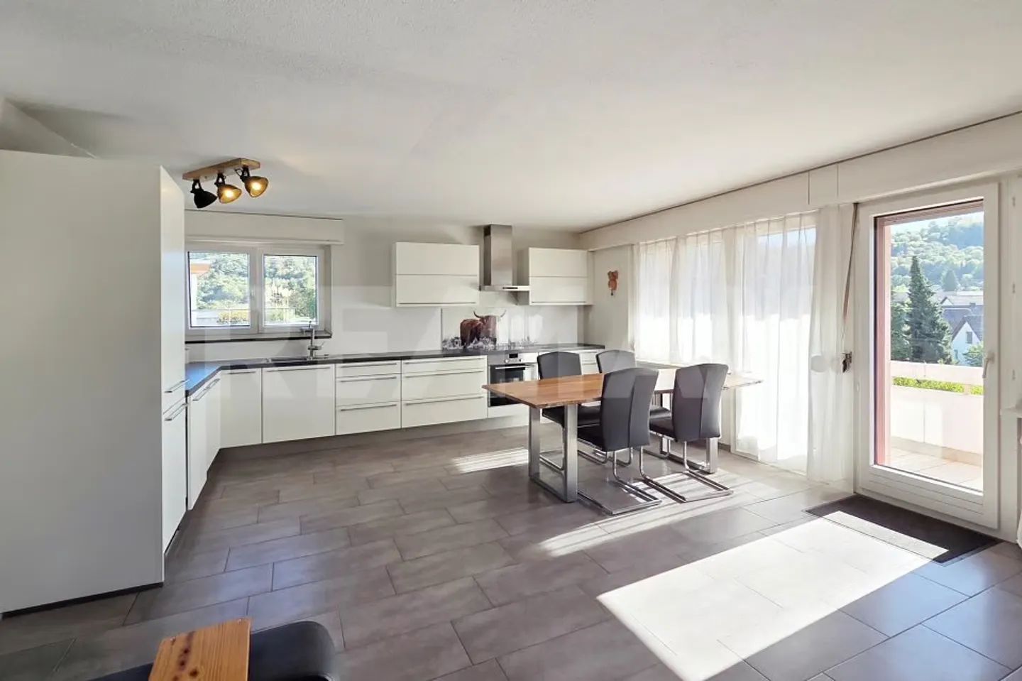 Charming 3.5-Room Apartment - Photo 1 of 10