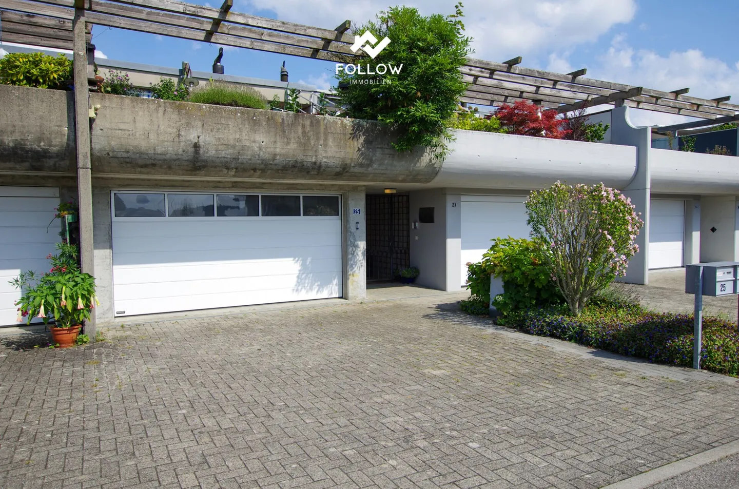 Grosses und familienfreundliches Reihenhaus mit Garten und Terrasse und Doppelga - Foto 2 von 12