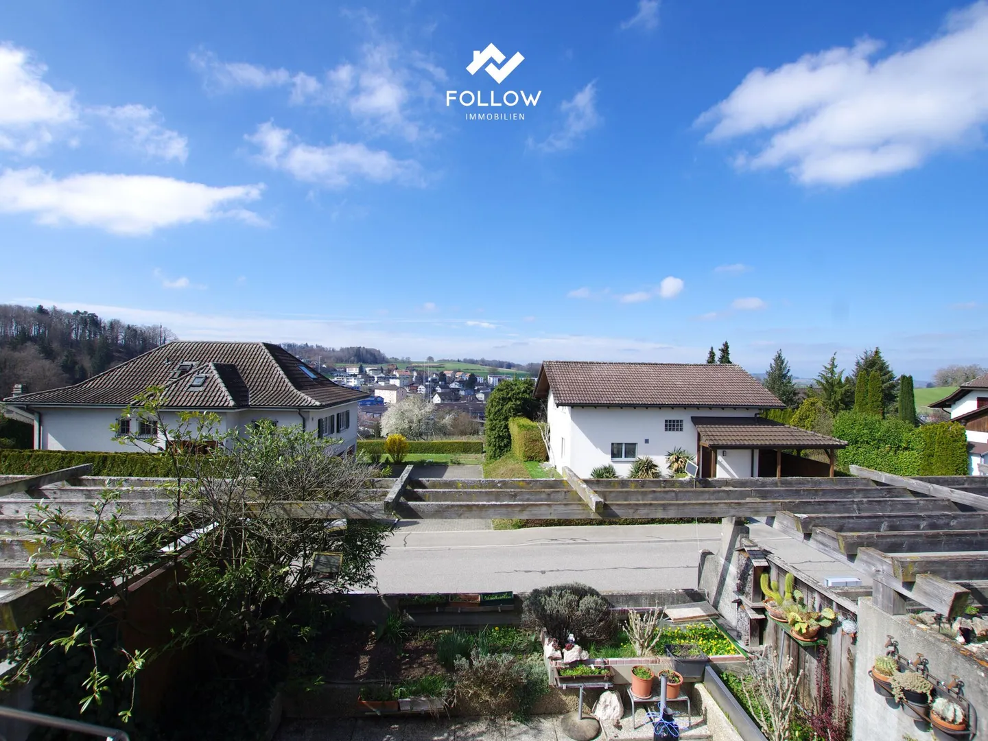 Grosses und familienfreundliches Reihenhaus mit Garten und Terrasse und Doppelga - Foto 1 von 12