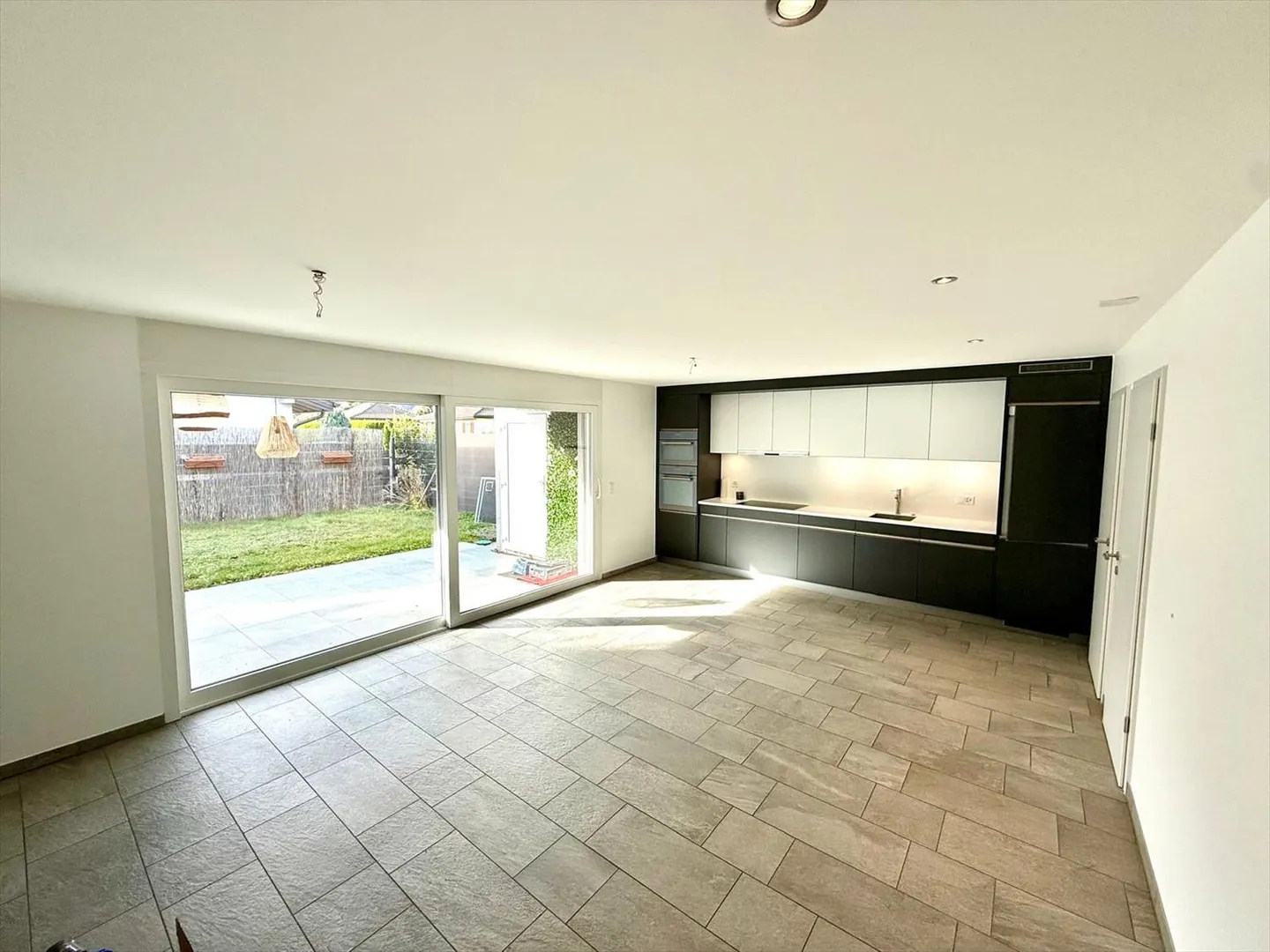 Appartement 2.5 pièces avec dressing, terrasse et jardin privatif - Foto 1 di 6