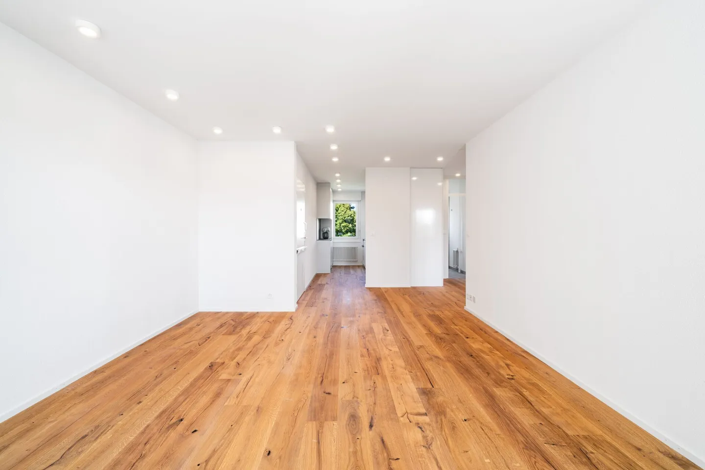 Ready to move in and high-quality renovated - Your new home in Benglen - Photo 3 of 13