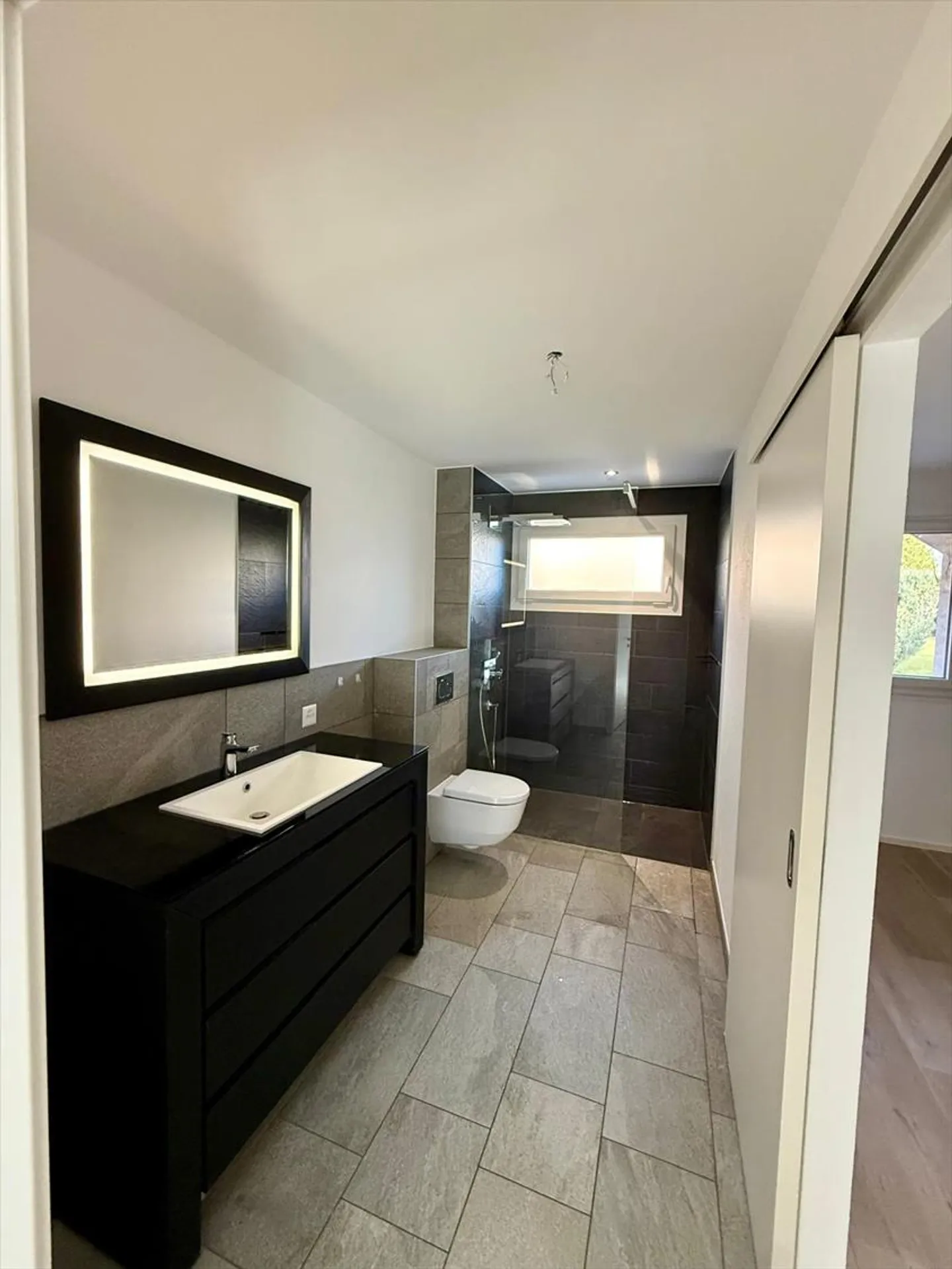 Appartement 2.5 pièces avec dressing, terrasse et jardin privatif - Foto 4 di 6