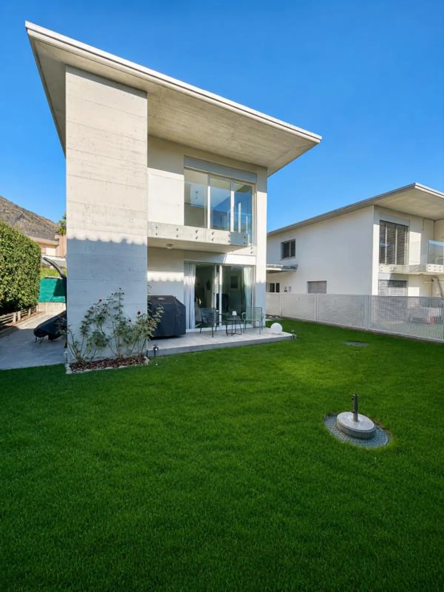 Modern and spacious single-family house - Photo 1 of 8