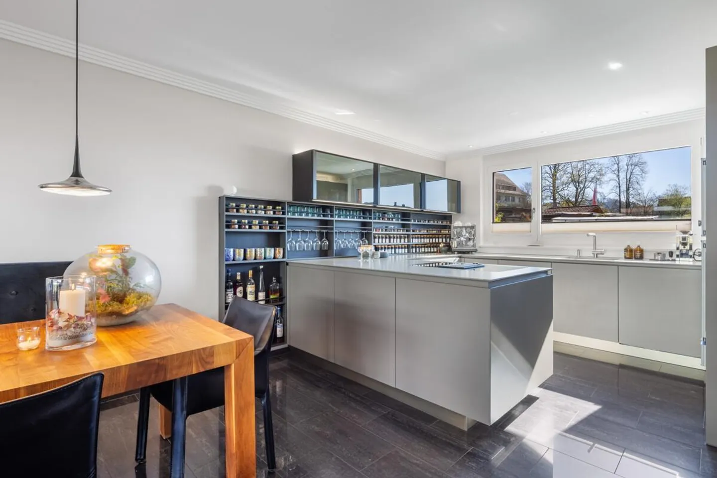 Casa a schiera angolare di 5,5 stanze con vista sulle montagne e parziale sul lago a Männedorf - Foto 3 di 7