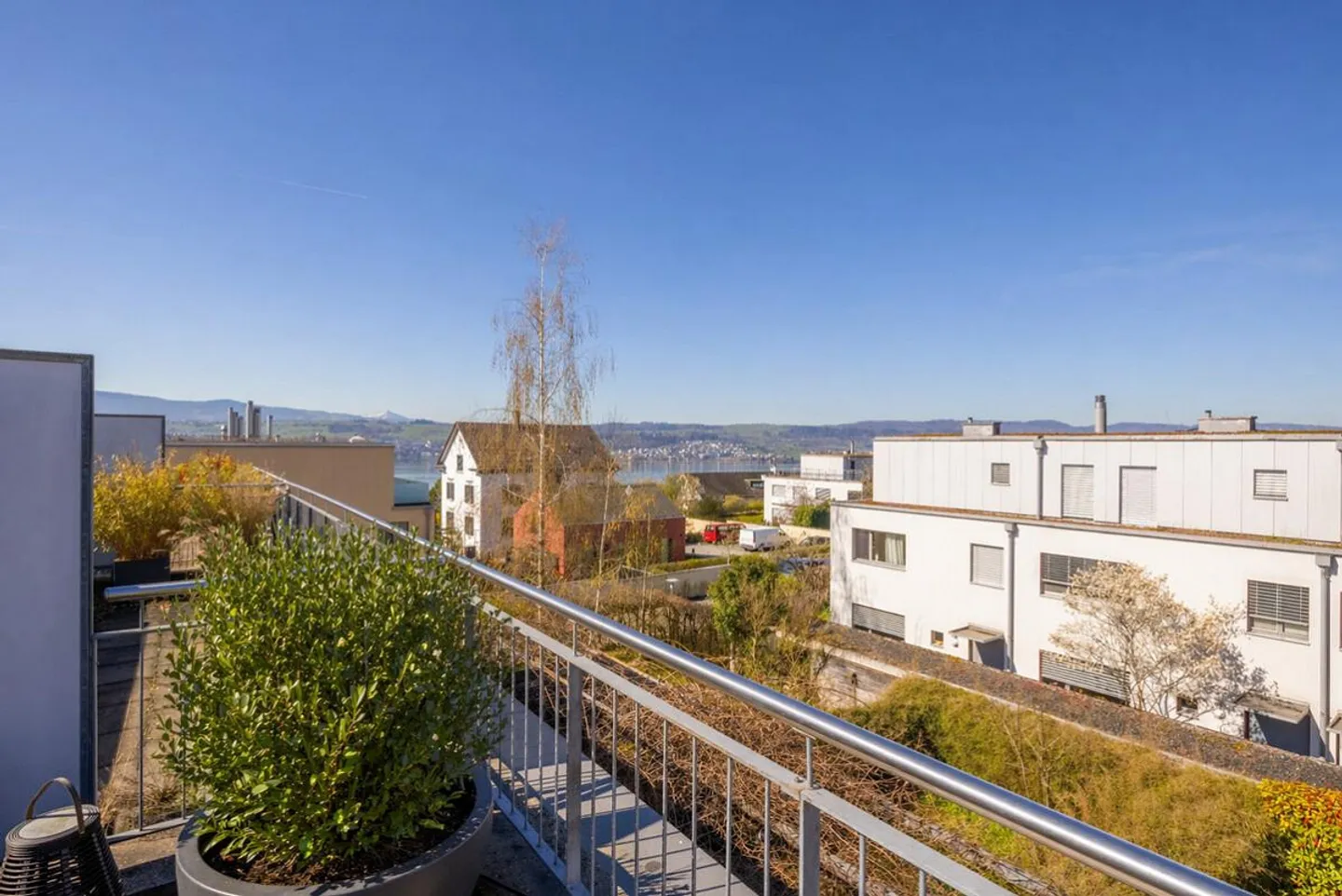 Casa a schiera angolare di 5,5 stanze con vista sulle montagne e parziale sul lago a Männedorf - Foto 5 di 7