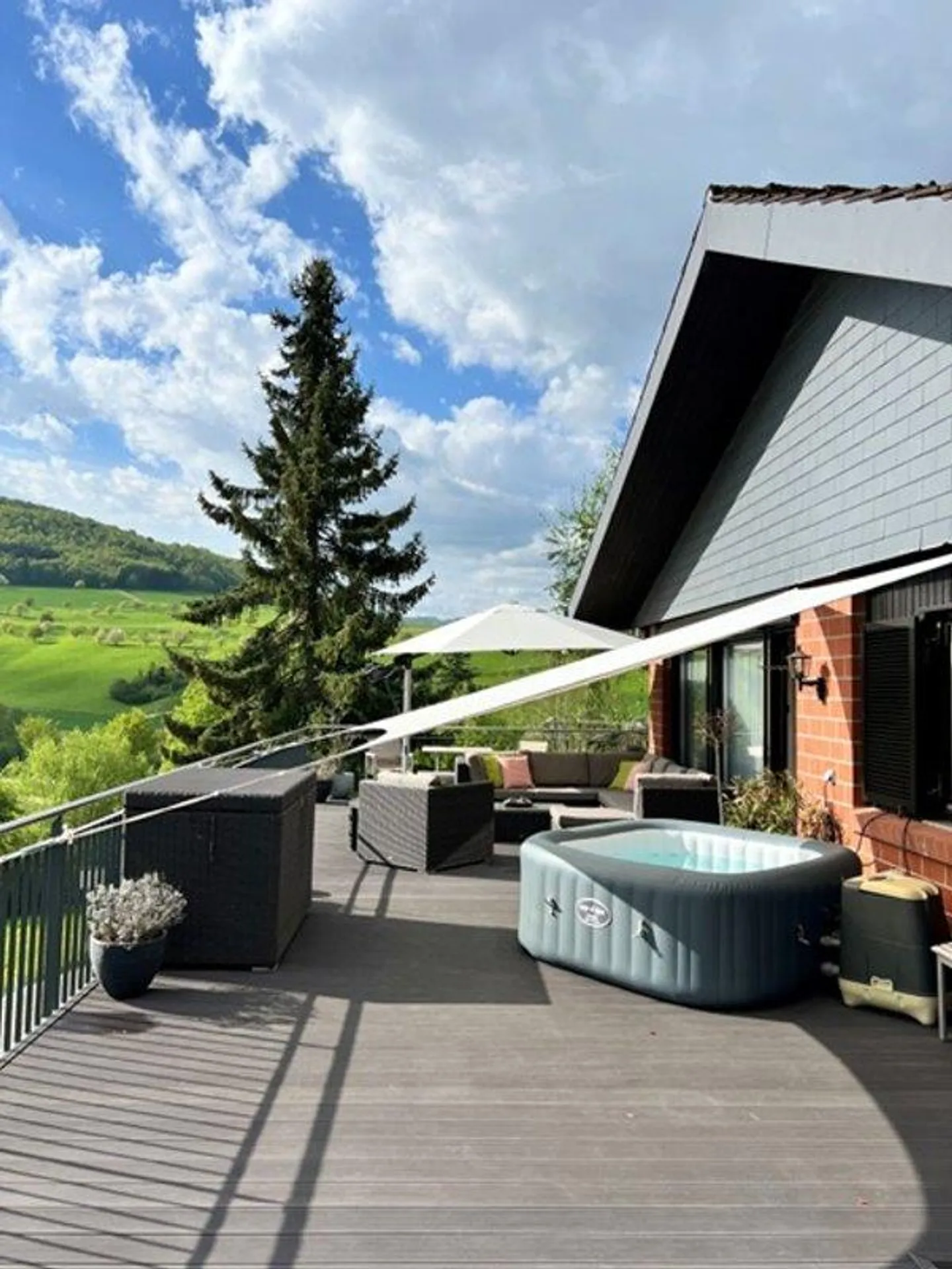 Casa unifamiliare attraente al confine della zona edificabile - Foto 3 di 8