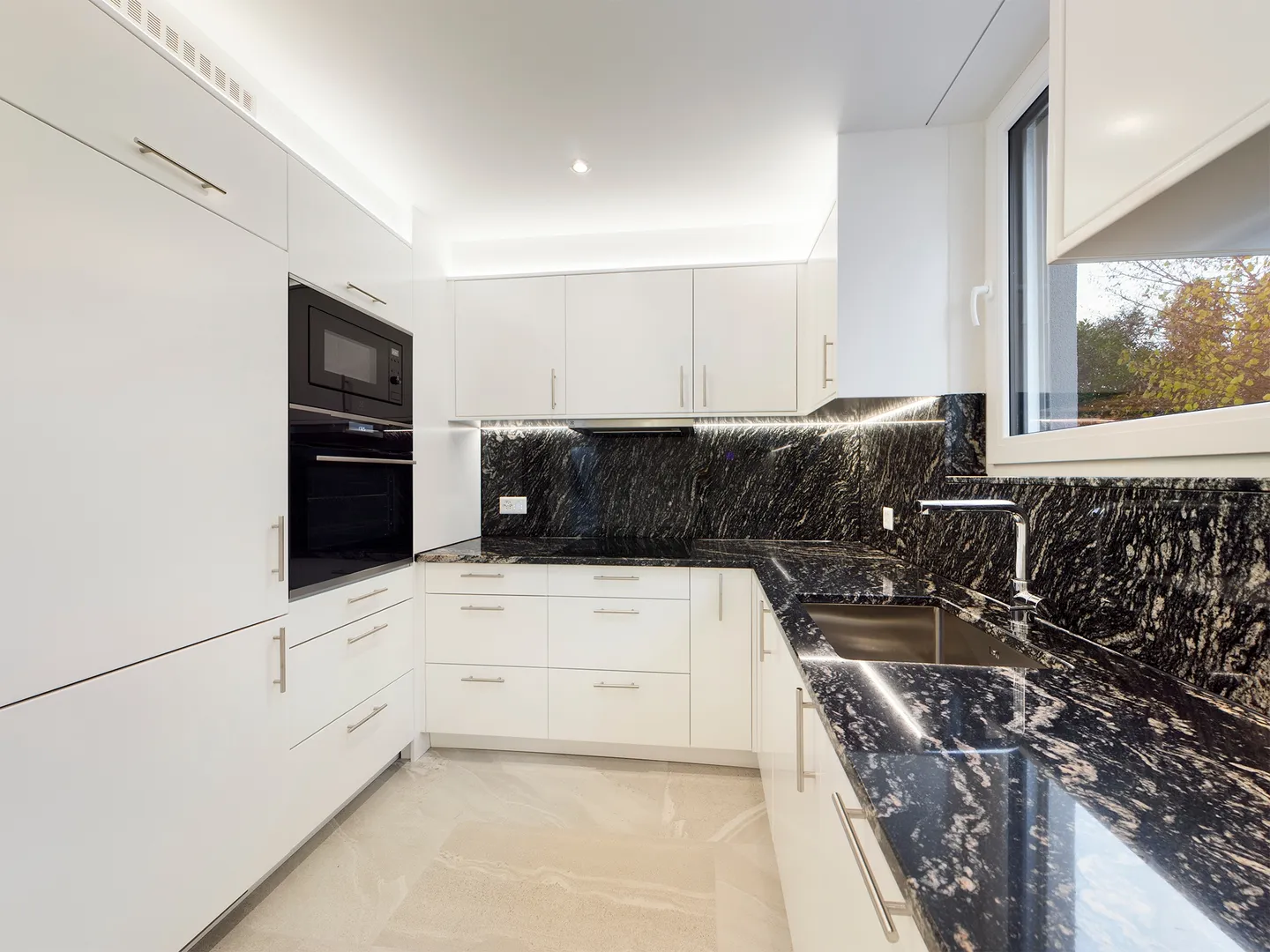 Modern Smart Home in Ottenbach - Photo 2 of 8