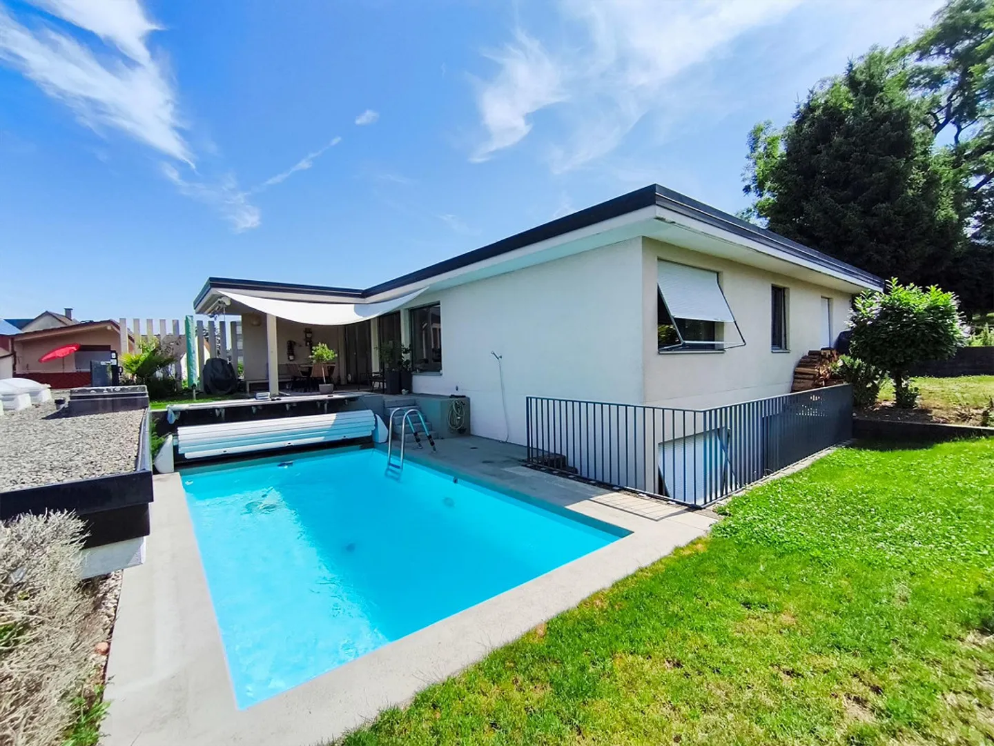 Casa unifamiliare ristrutturata con vista libera sul Reno... - Foto 1 di 13