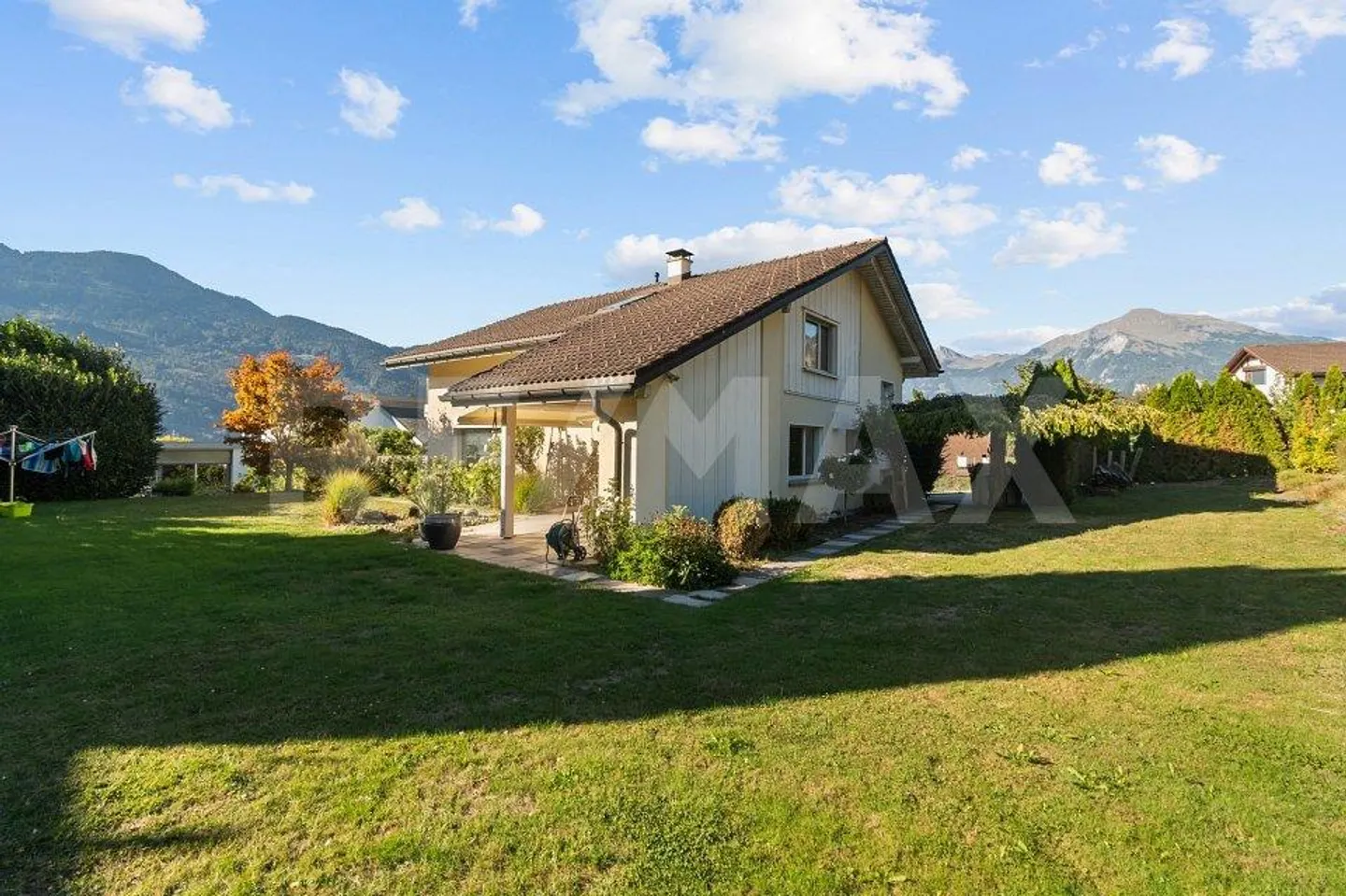 Geräumiges Einfamilienhaus mit Garten - Foto 1 von 13