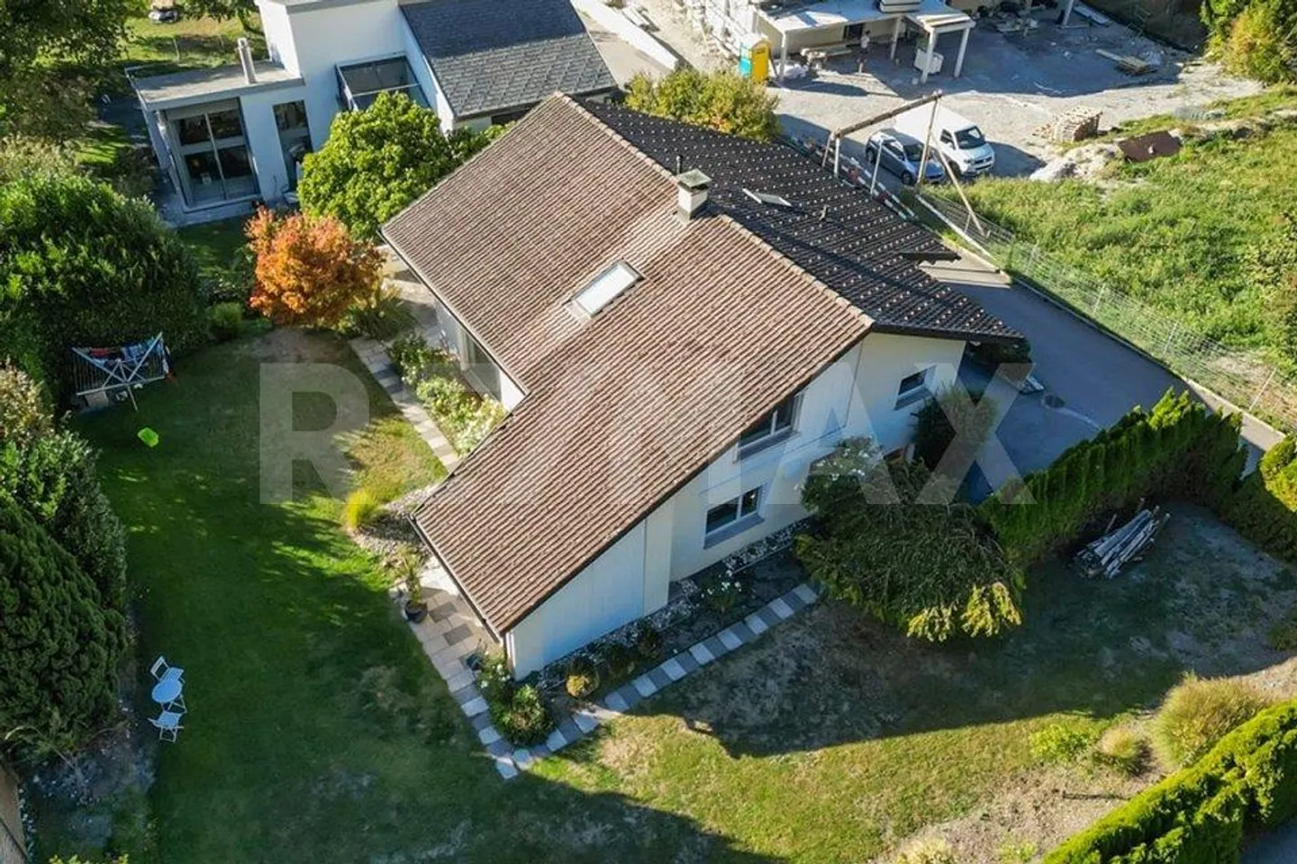 Geräumiges Einfamilienhaus mit Garten - Foto 2 von 13