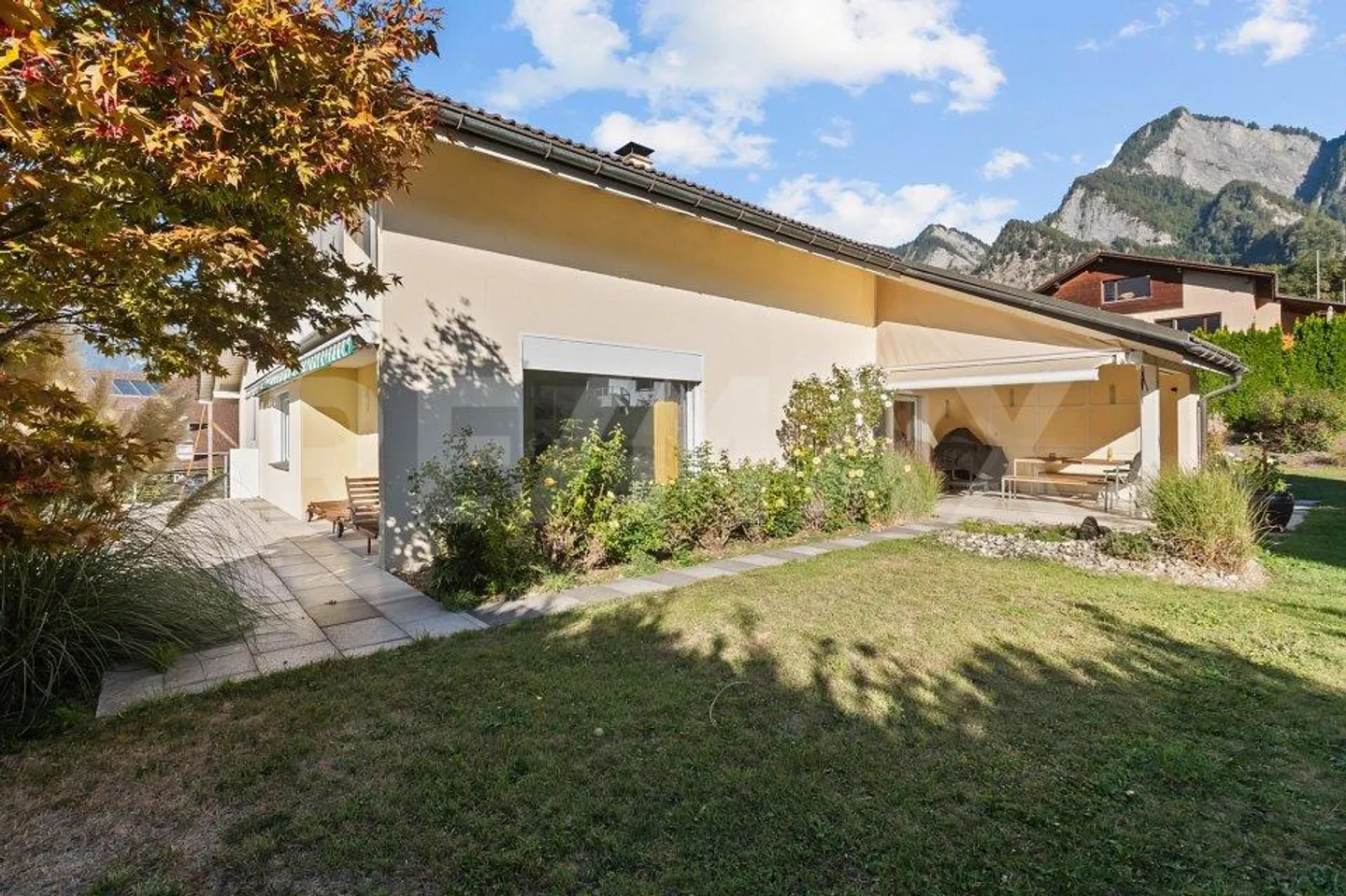 Geräumiges Einfamilienhaus mit Garten - Foto 3 von 13
