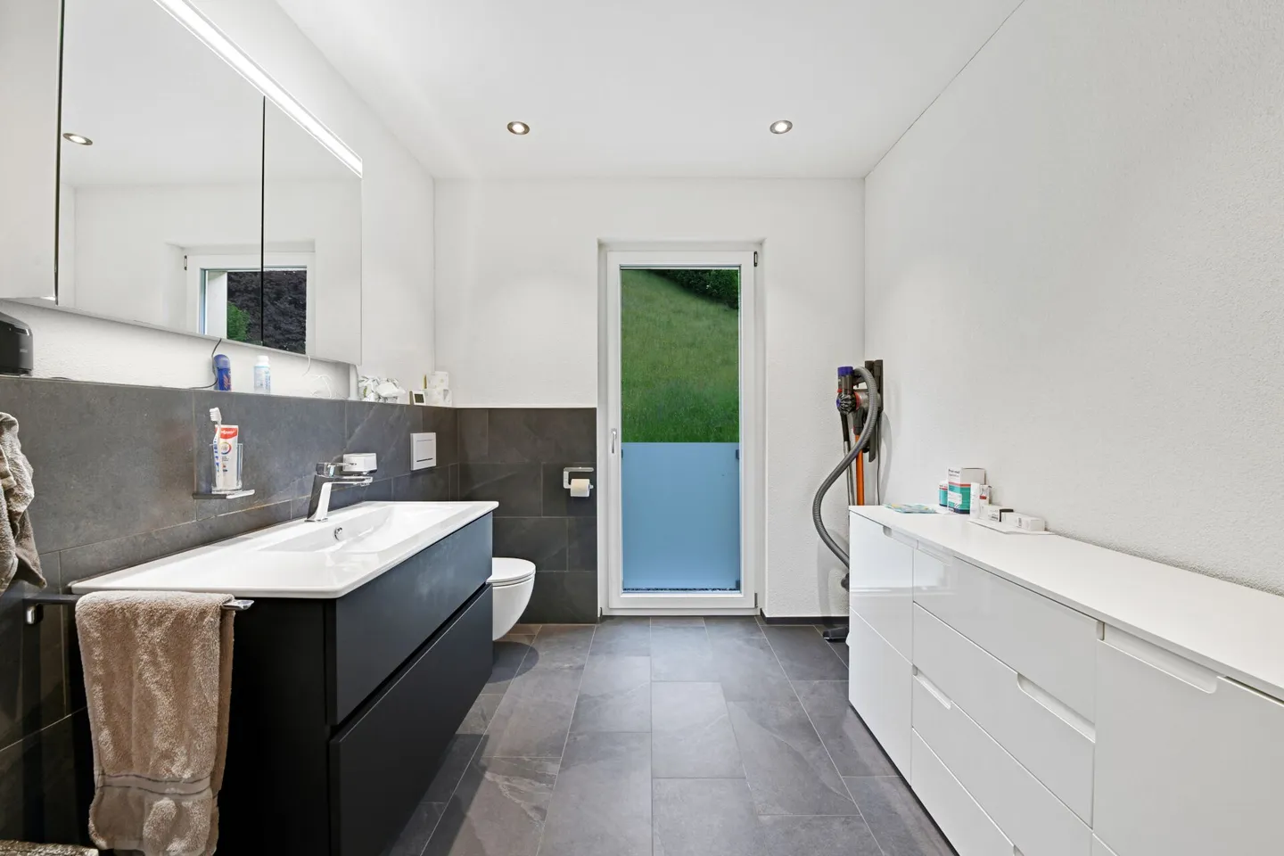 Vivere con vista: Casa da sogno con appartamento e oasi benessere - Foto 37 di 46