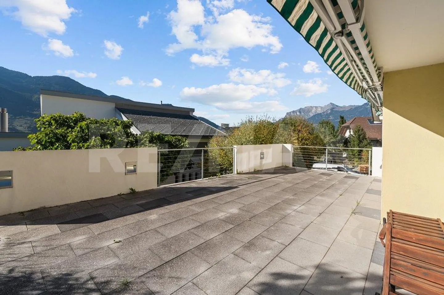 Geräumiges Einfamilienhaus mit Garten - Foto 8 von 13
