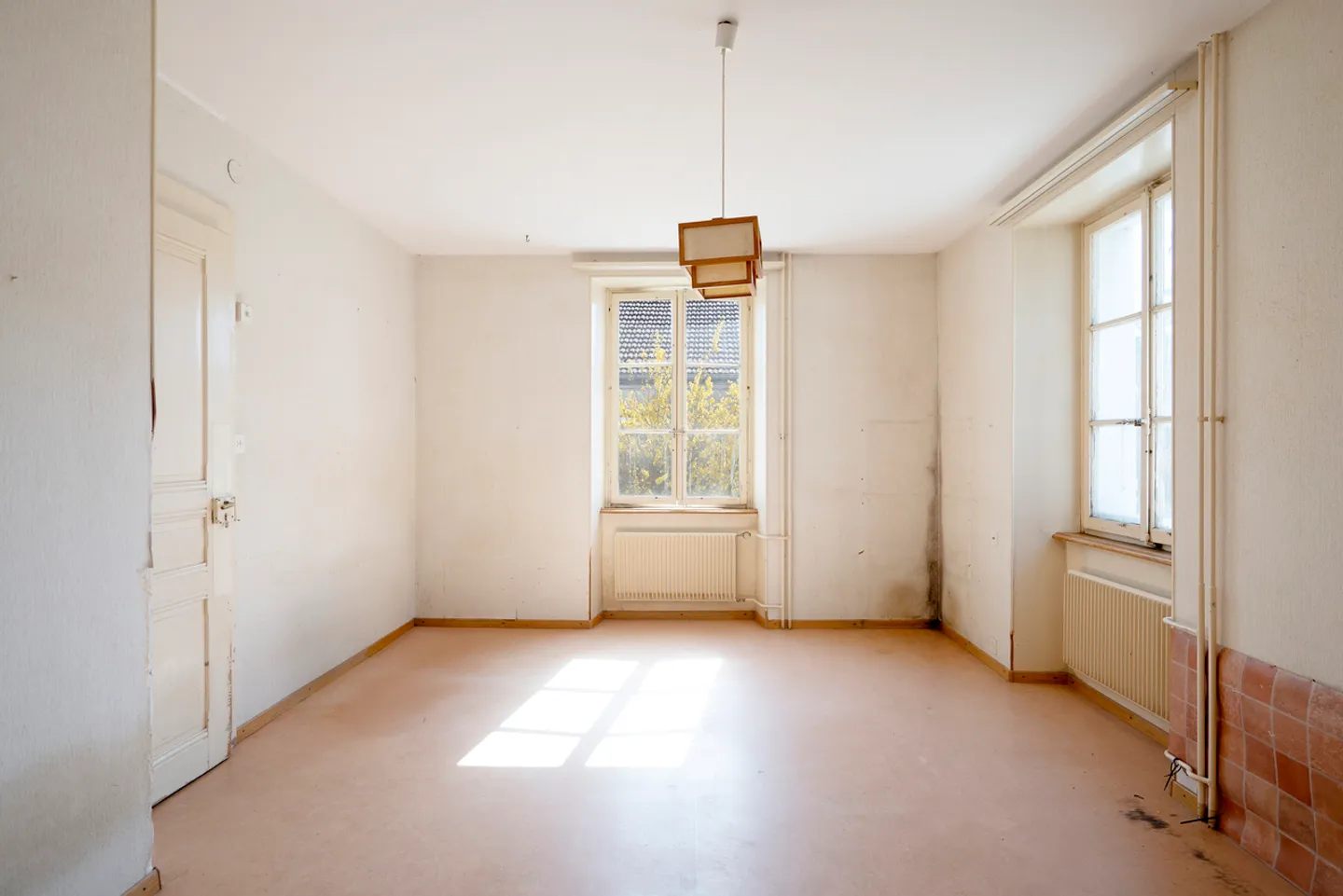 Casa da ristrutturare su grande terreno con garage - Foto 5 di 12