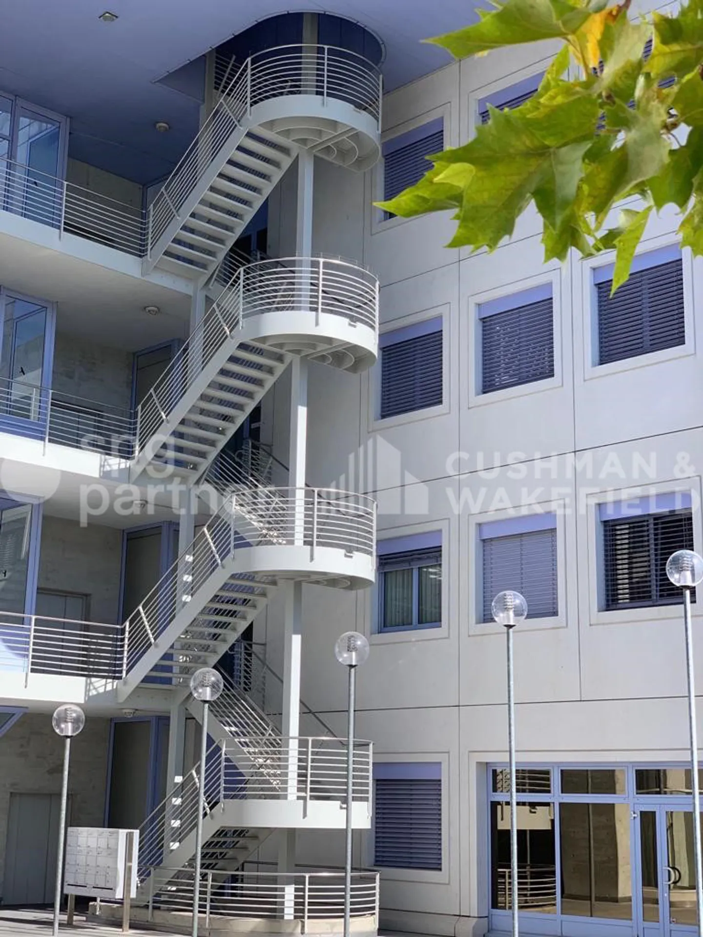 Grand-Puits 42 - Spazi artigianali e uffici a Meyrin Village con parcheggi e accesso logistico - Foto 2 di 5