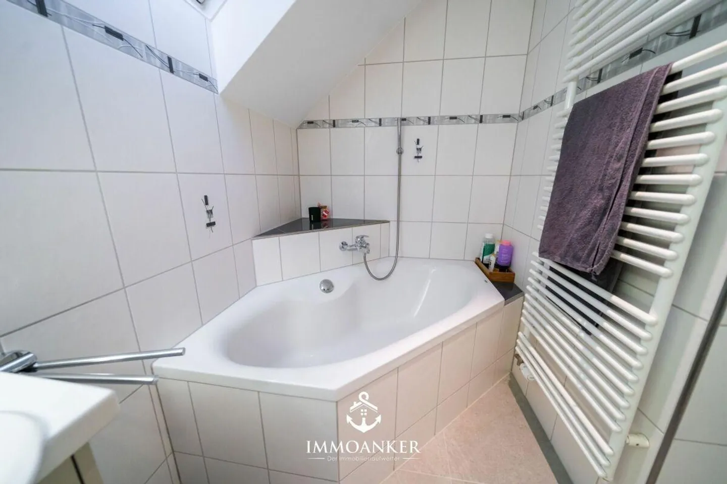 Family-friendly. Bright. Central 5.5 Room Single Family House in Oberuzwil - Photo 6 of 12
