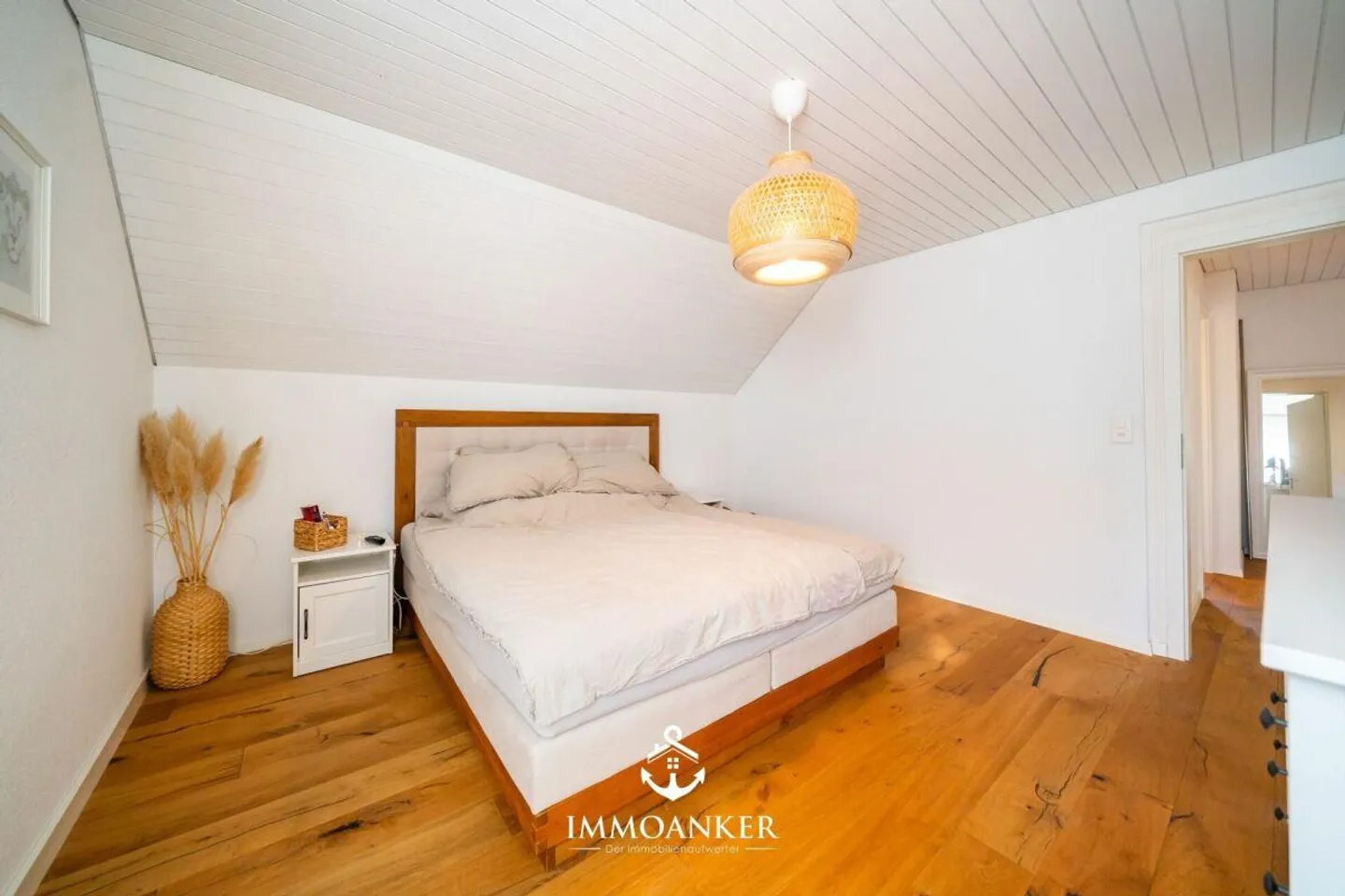 Family-friendly. Bright. Central 5.5 Room Single Family House in Oberuzwil - Photo 7 of 12