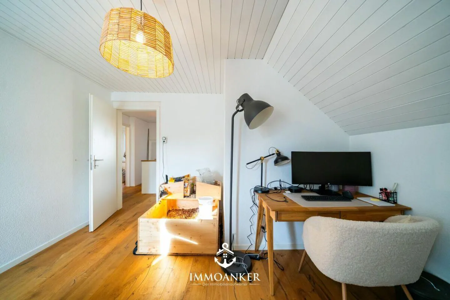 Family-friendly. Bright. Central 5.5 Room Single Family House in Oberuzwil - Photo 8 of 12