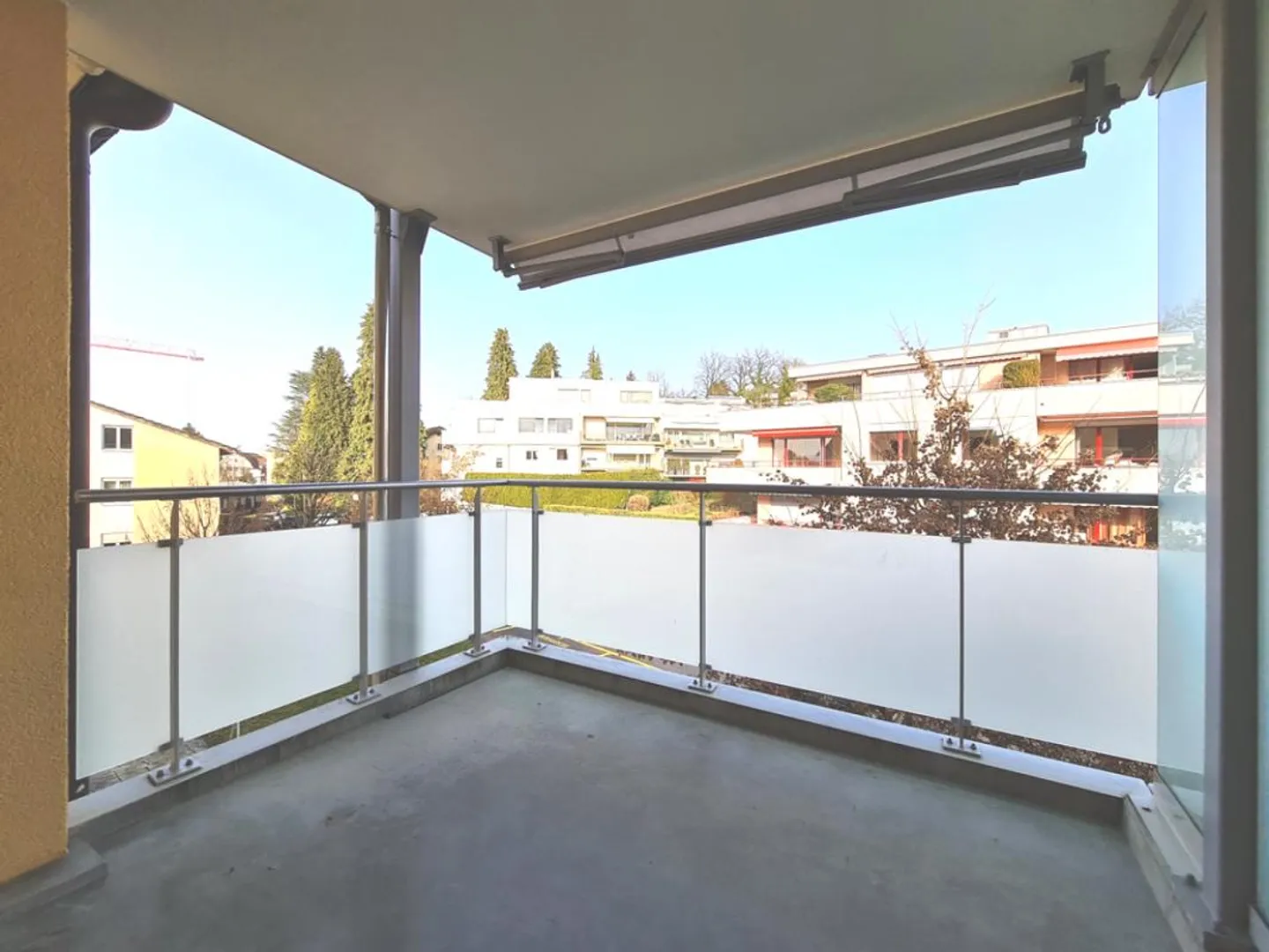 Appartamento luminoso in una posizione tranquilla nel popolare quartiere di Wesemlin - Foto 2 di 9