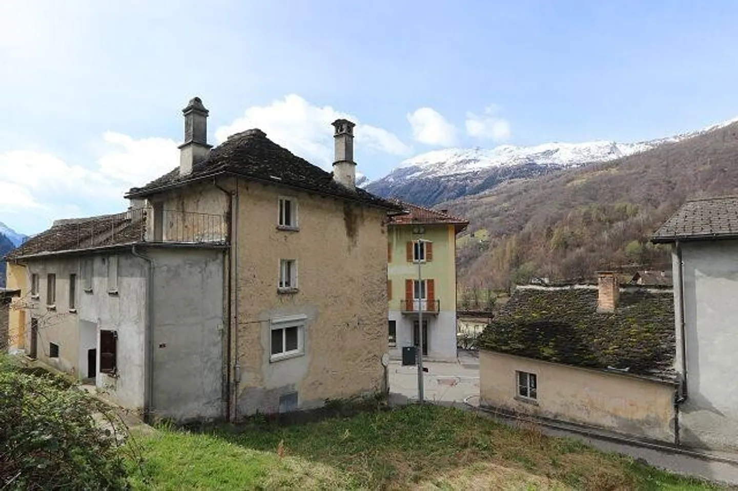 Maison dans le village avec jardin et terrasse très ensoleillée, calme avec belle vue - Photo 1 sur 13