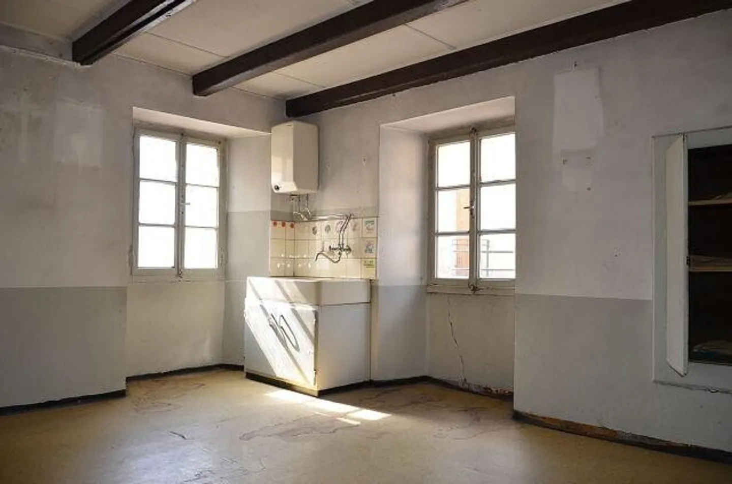 Maison dans le village avec jardin et terrasse très ensoleillée, calme avec belle vue - Photo 9 sur 13