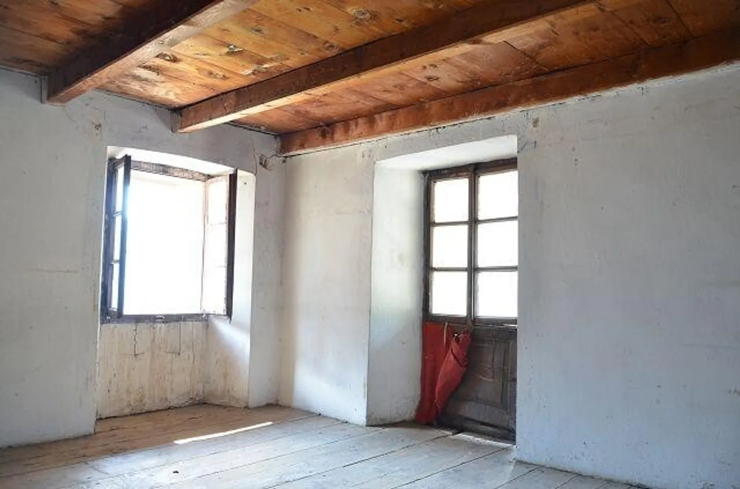 Maison dans le village avec jardin et terrasse très ensoleillée, calme avec belle vue - Photo 11 sur 13