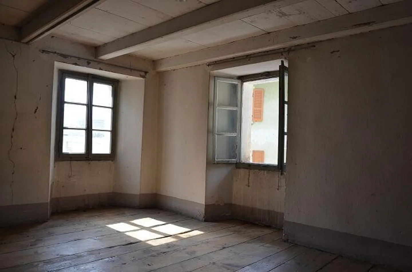 Maison dans le village avec jardin et terrasse très ensoleillée, calme avec belle vue - Photo 12 sur 13