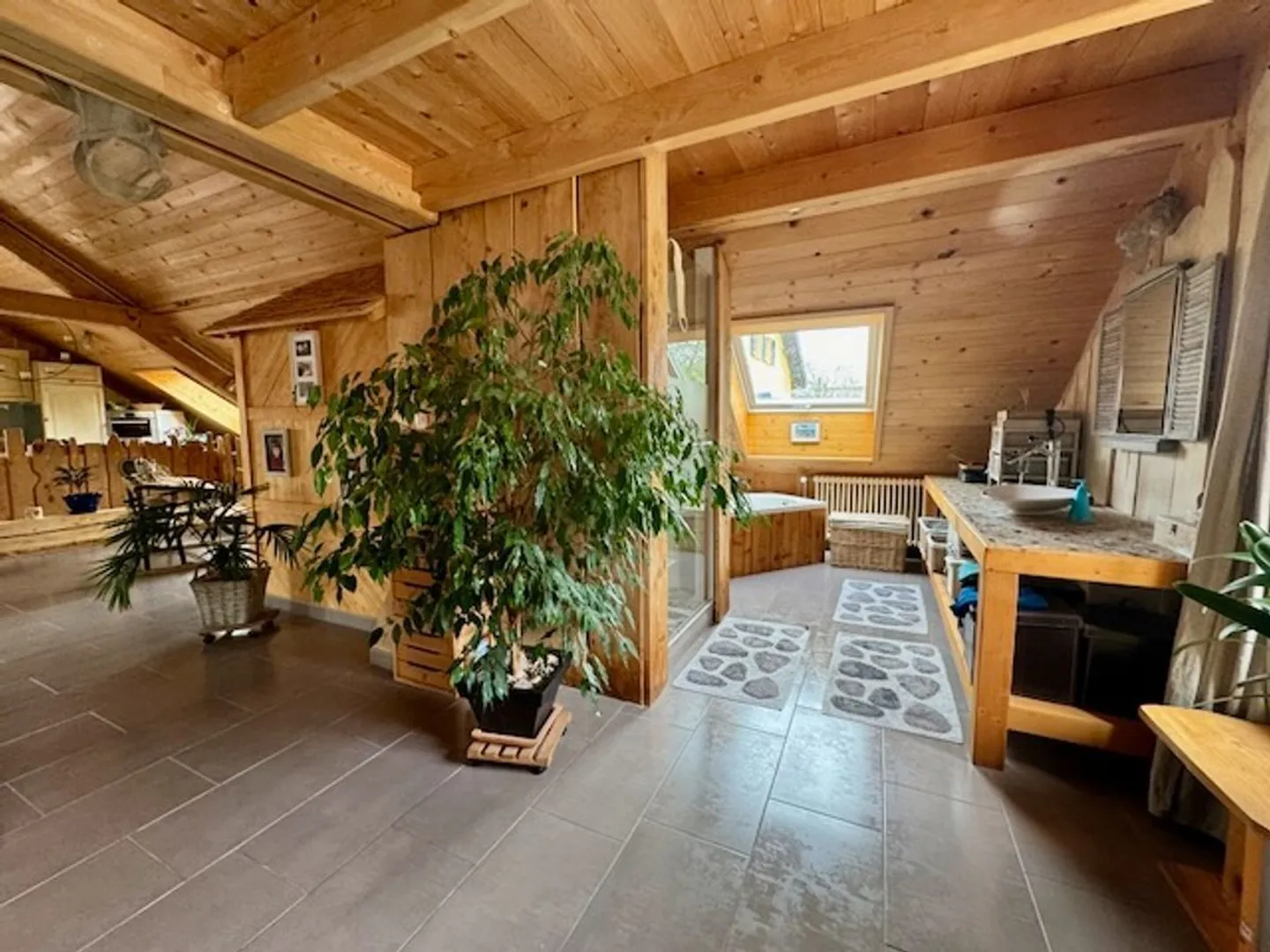 Gemütliches Haus in Les Verrières: Zwei Wohnungen mit Terrasse, Garten und 3 Parkplätzen - Foto 4 von 13